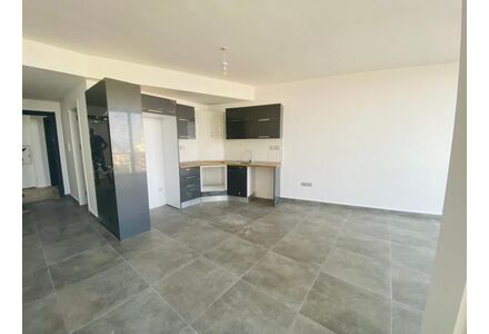Квартира 1-комнатная студия 1+0 в центре Кирении площадь 45м² 3 этаж