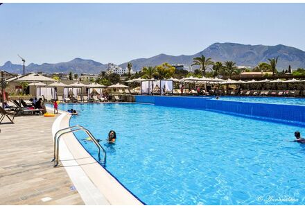 Apartment 4-room 3+1 by the sea in Kyrenia (downtown) Cyprus area 136m² 