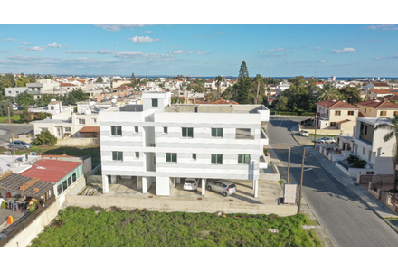 Apartment 1-room 1+1 by the sea in Larnaca Cyprus area 80m² 1 floor