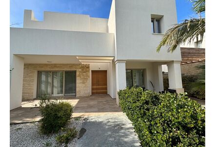 Villa by the sea in Paphos (downtown) area 140m² 2 floors