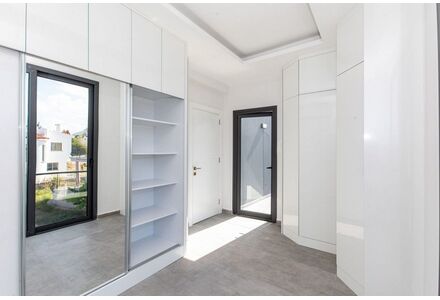 Дом у моря в центре Кирении площадь 250м² 2-этажный