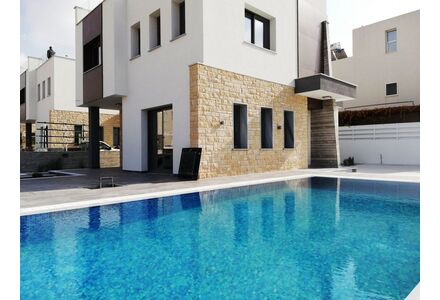 Villa by the sea in Paphos (downtown) Cyprus area 150m² 3 floors