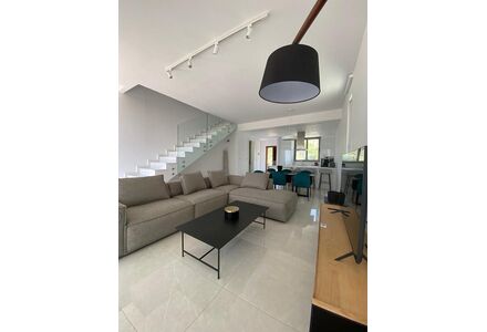 Дом у моря в Пафосе (центр) площадь 210м² 2-этажный