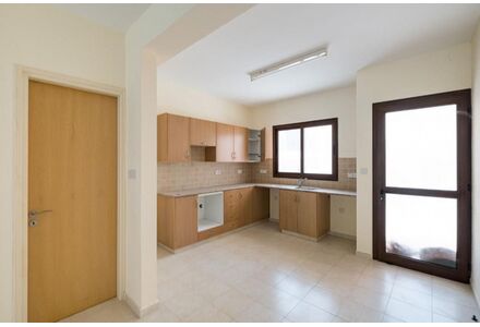 Коммерческая недвижимость у моря в Пафосе (центр) (Пафос) 615м²