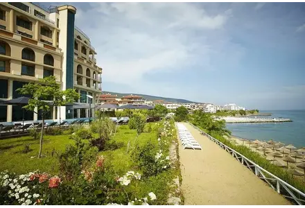Apartment 3-room 2+1 by the sea in Nesebar (Sveti Vlas) Bulgaria area 114m² 5 floor