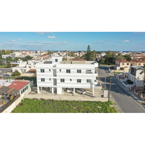 Apartment 1-room 1+1 by the sea in Larnaca Cyprus area 80m² 1 floor
