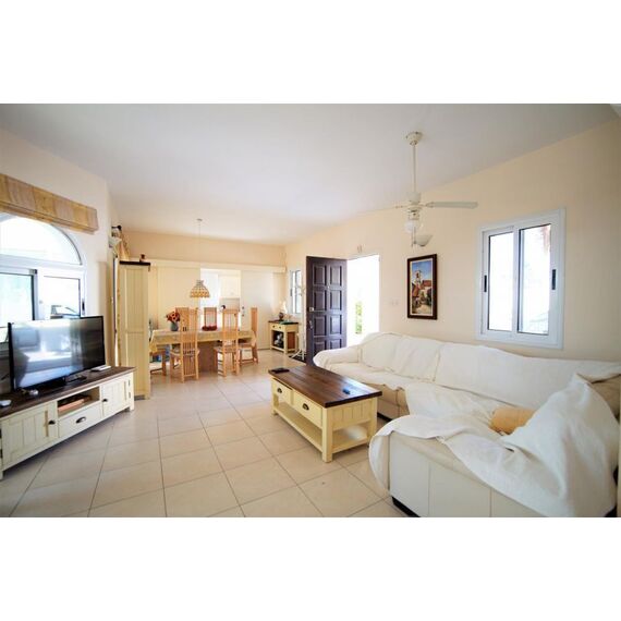 Villa by the sea in Paphos (downtown) Cyprus area 150m² 2 floors, 6 image