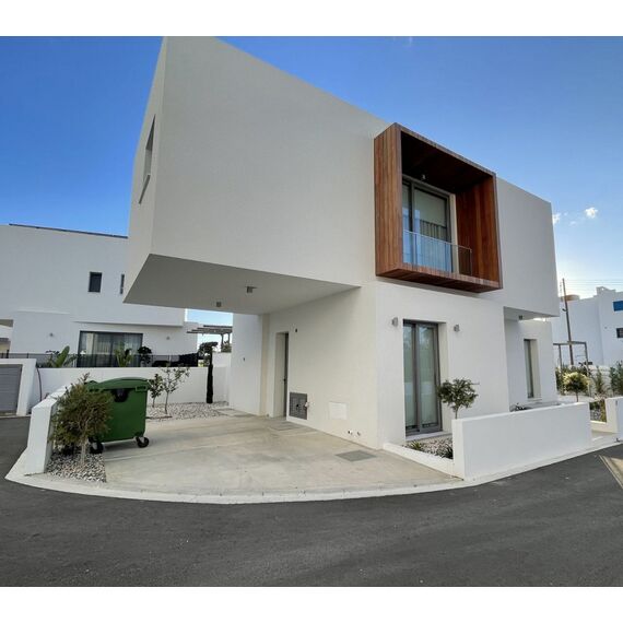 Villa by the sea in Paphos (downtown) Cyprus area 170m² 2 floors