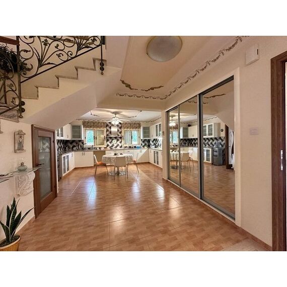 Villa by the sea in Kato Paphos (Kato Paphos) Cyprus area 237m² 2 floors, 5 image