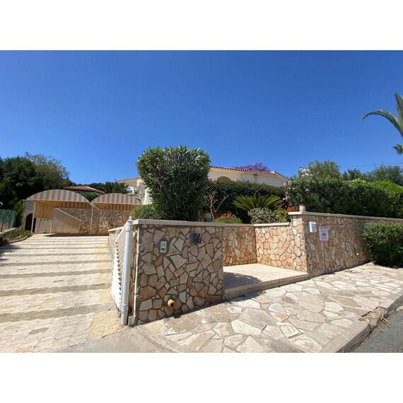 Villa by the sea in Paphos (downtown) Cyprus area 250m² 2 floors, 3 image
