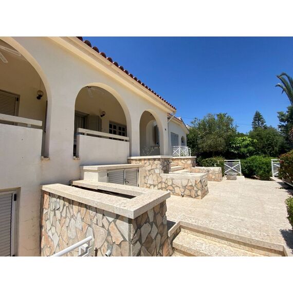 Villa by the sea in Paphos (downtown) Cyprus area 250m² 2 floors, 8 image
