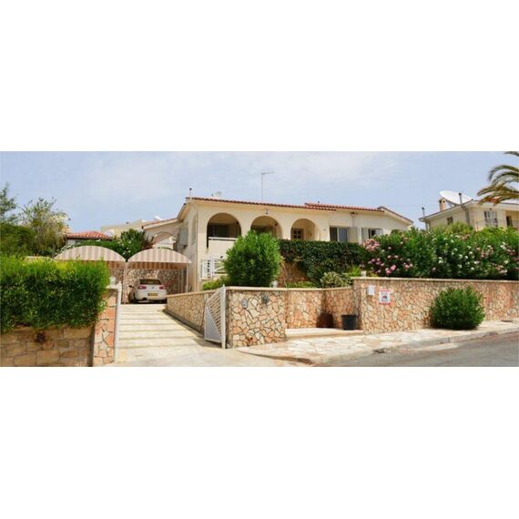 Villa by the sea in Paphos (downtown) Cyprus area 250m² 2 floors, 2 image