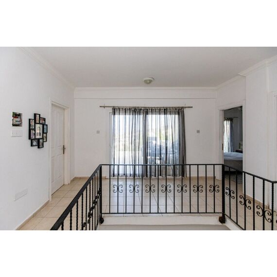 Villa by the sea in Kyrenia (downtown) Cyprus area 190m² 2 floors, 6 image