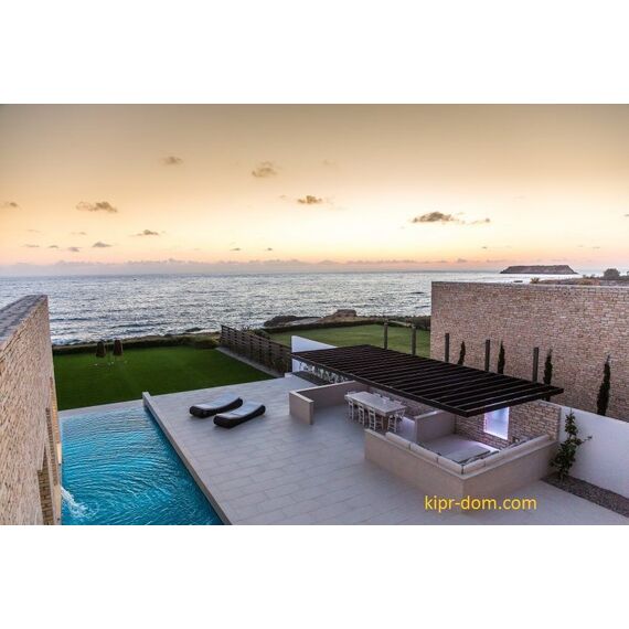 Villa by the sea in Paphos (downtown) Cyprus area 420m² 3 floors, 2 image