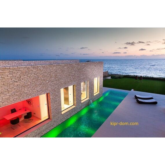 Villa by the sea in Paphos (downtown) Cyprus area 420m² 3 floors, 3 image