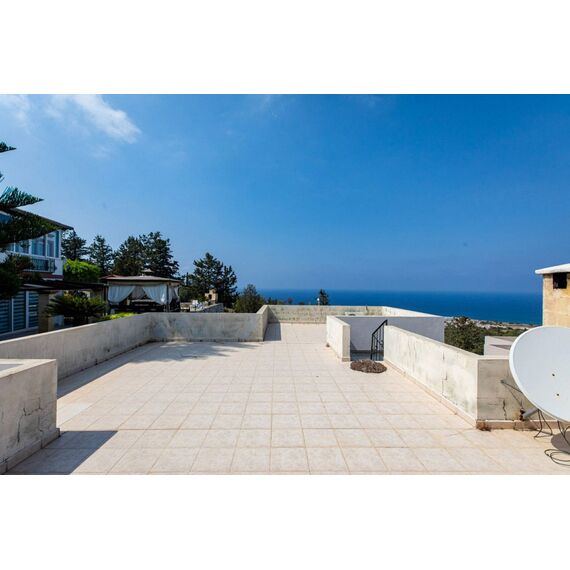 Villa by the sea in Kyrenia (downtown) Cyprus area 190m² 2 floors, 13 image