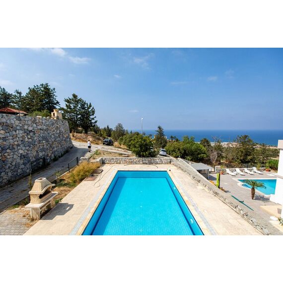 Villa by the sea in Kyrenia (downtown) Cyprus area 190m² 2 floors, 16 image