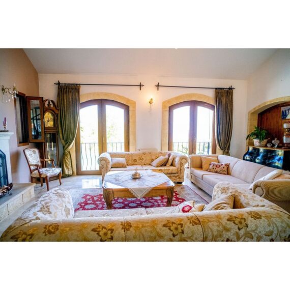 Villa by the sea in Alsancak Cyprus area 220m² 2 floors, 5 image