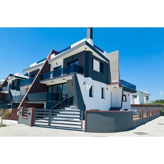Villa by the sea in Iskele Cyprus area 310m² 3 floors, 2 image