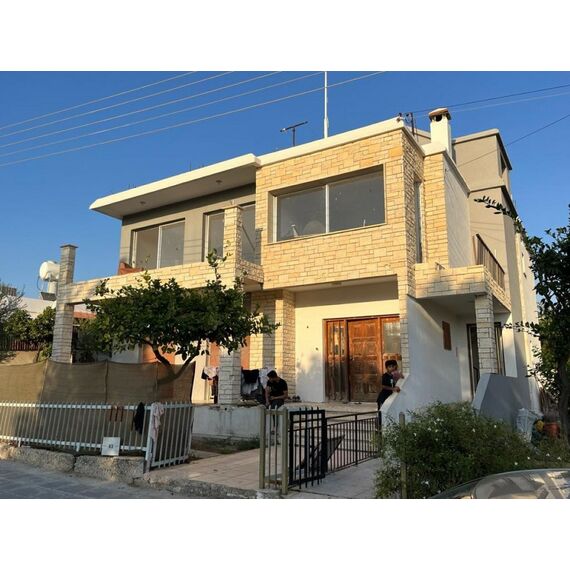 Коммерческая недвижимость в Хлораке (Хлорака) 340м²