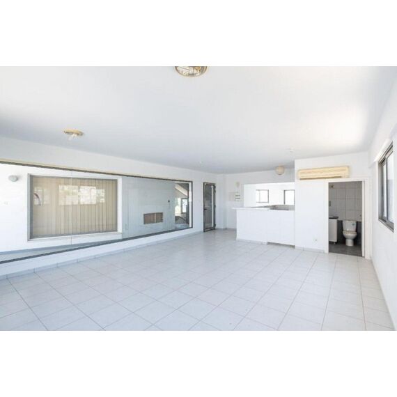 Commercial property in Larnaca (Oroklini) Cyprus 182m² , 5 image