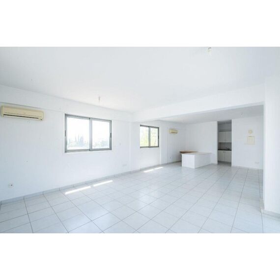 Commercial property in Larnaca (Oroklini) Cyprus 182m² 
