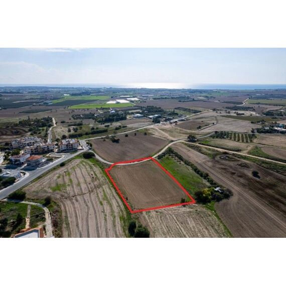 Земля в Ларнаке участок в деревне 4м², изображение 3
